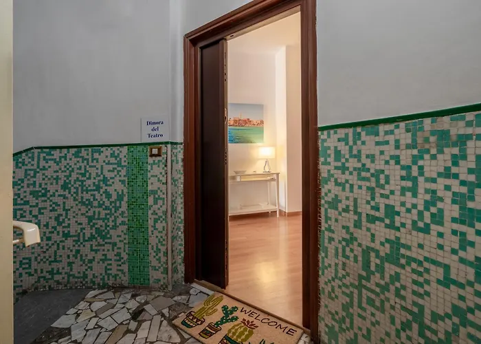 Guesthost - Dimora Del Teatro Sightly * Bari