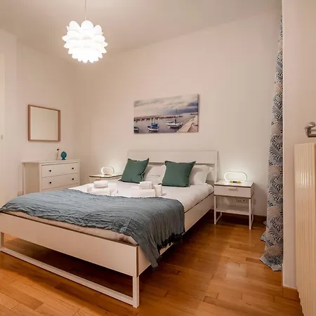 Dimora Del Teatro Sightly Apartment *