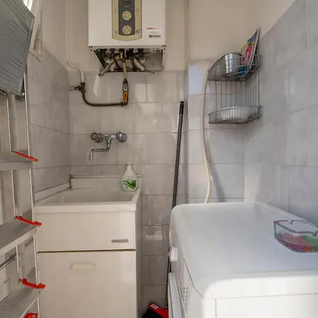 Daire Guesthost - Dimora Del Teatro Sightly *