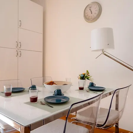 Dimora Del Teatro Sightly Apartment